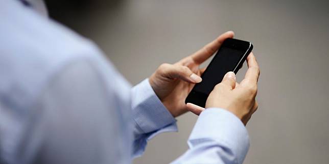 Guru yang punya gadget jangan hanya digunakan untuk chating saja!