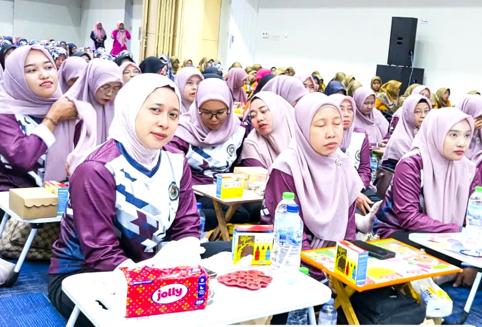 788 Guru TK Bojonegoro Asah Kreativitas Lewat Finger Painting